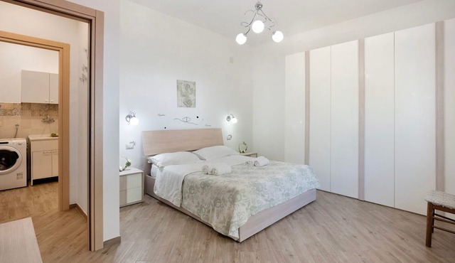 Apartment 'Bella Veduta Luna' with Sea and Mountain Views, Wi-Fi, and Air Conditioning