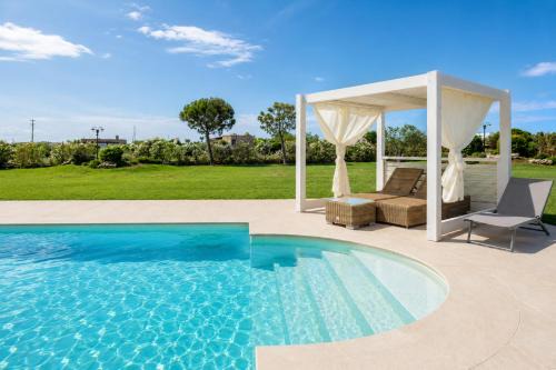 Villa Carla - Apulian Villa w Pool, Jacuzzi, AC