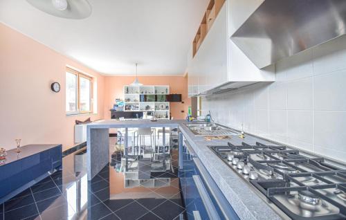 3 Bedroom Gorgeous Home In Torre Le Nocelle